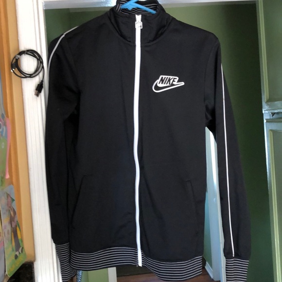 Women’s Nike jacket - Picture 7 of 7